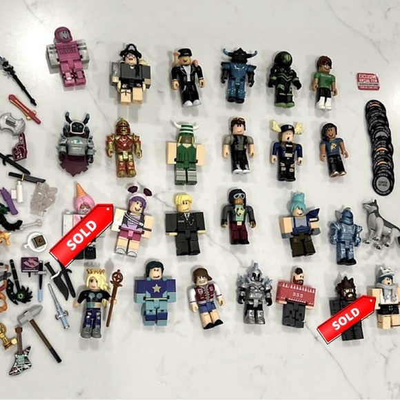 Bundle of 2 Roblox Celebrity Collection & Champions of Roblox Figure Packs - Picture 3 of 5